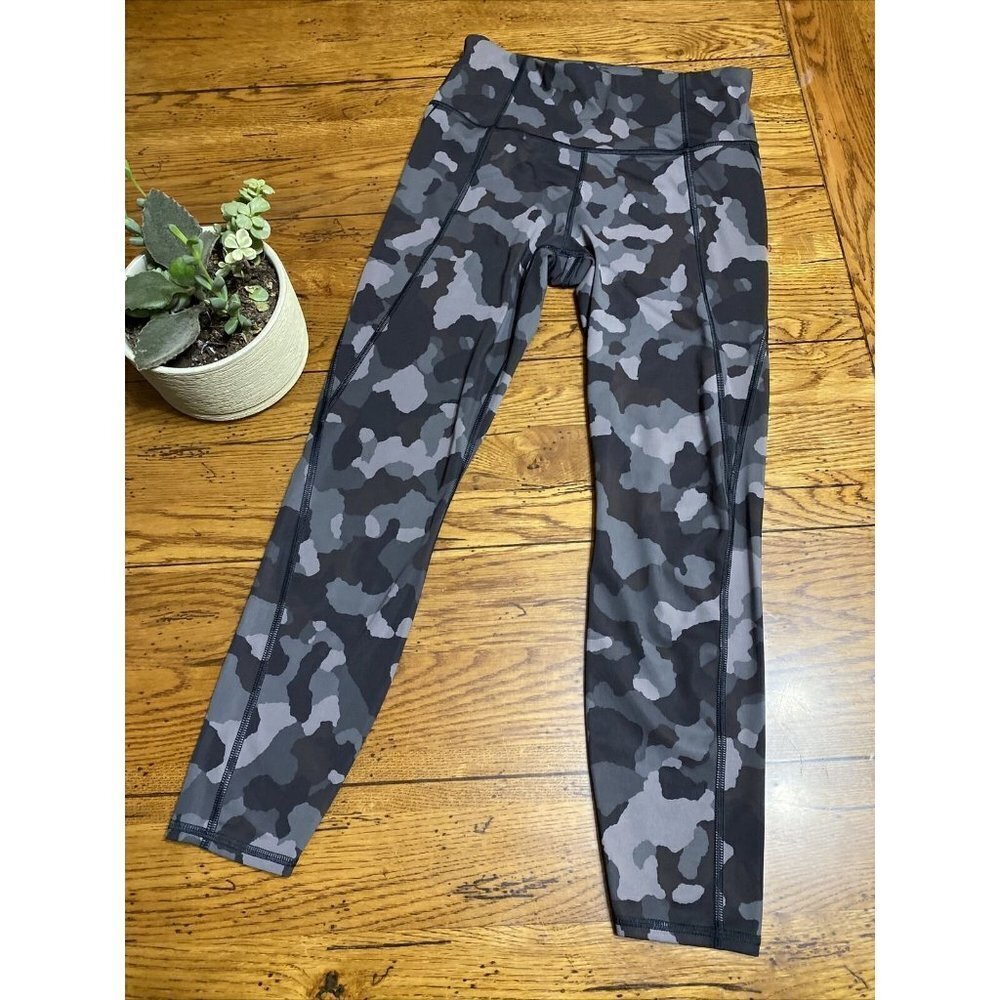 Athleta Lightning Camo 7/8 Tight Supersonic Black Green Pockets Women's Sz S EUC